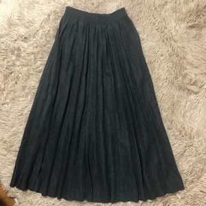 pleated long skirt